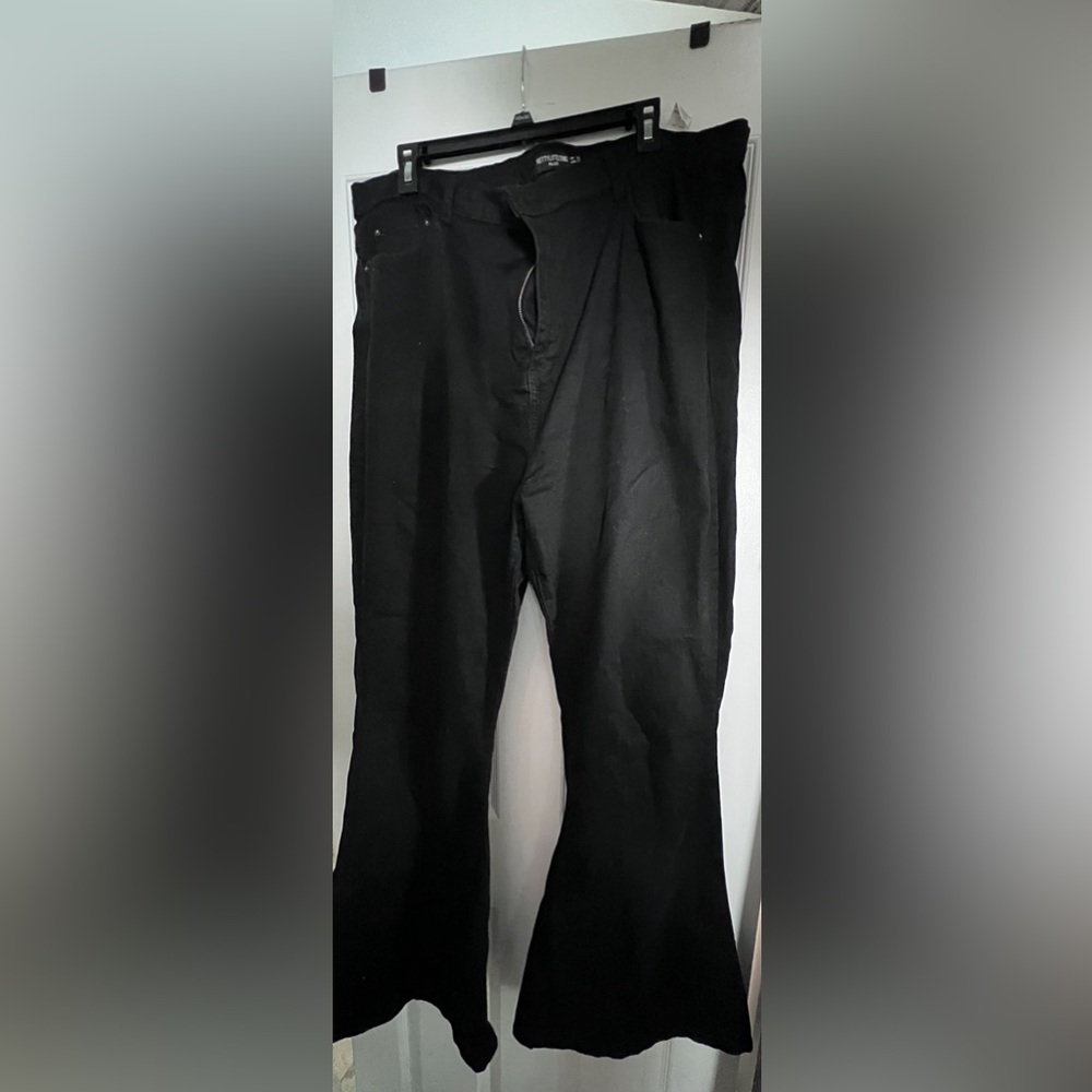 BLACK BOOTCUT JEANS